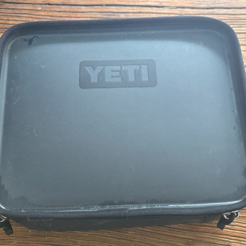 Yeti lunchbox